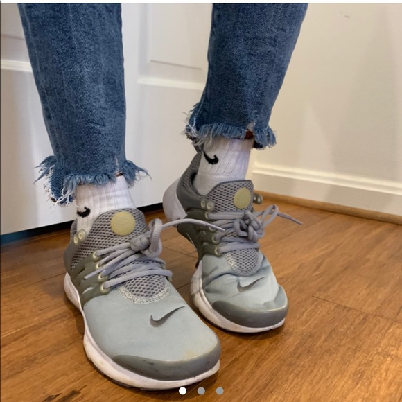 NIKE RUNNING SHOES - Picture 3 of 3